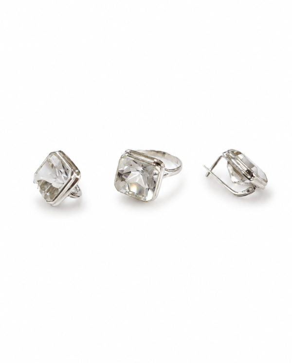 Clear Quartz Set Cushion Cut